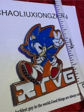 Sonic the Hedgehog Enamel Pin - Blue & Orange